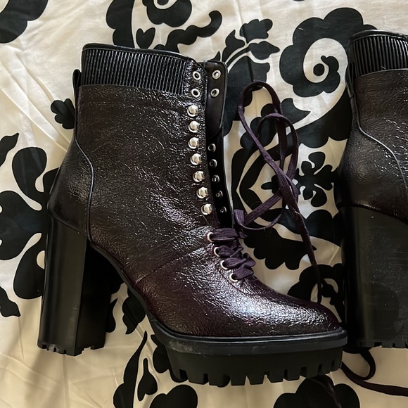 Vince Camuto Ermania boots Dark red/black color